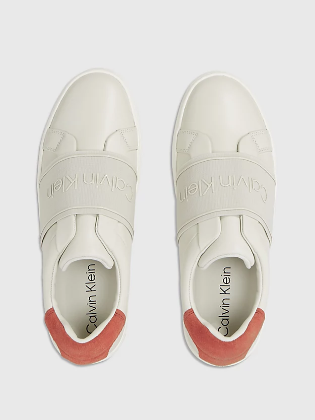 Sapatos de couro sem cadarço
