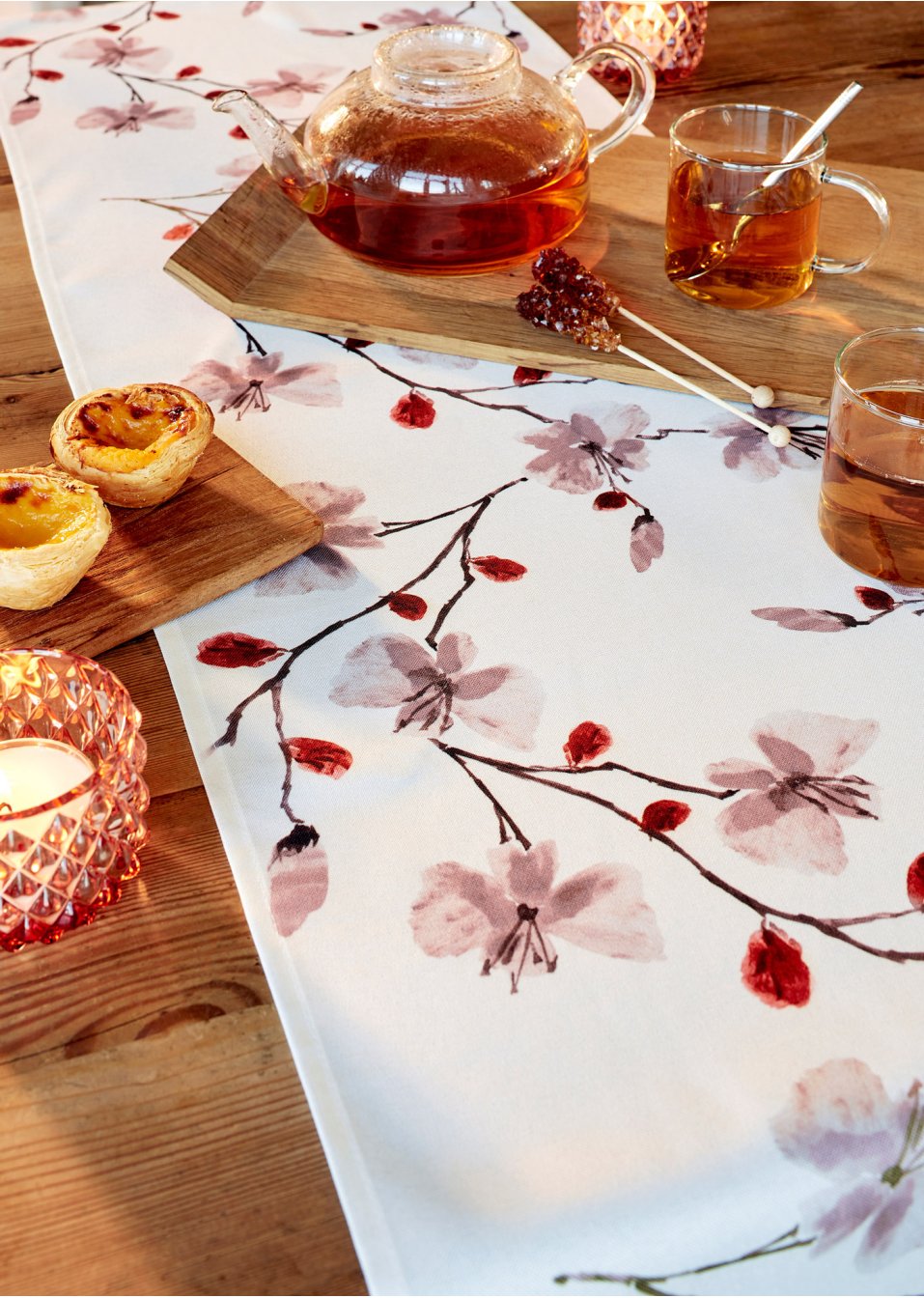 Chemin de table à imprimé floral