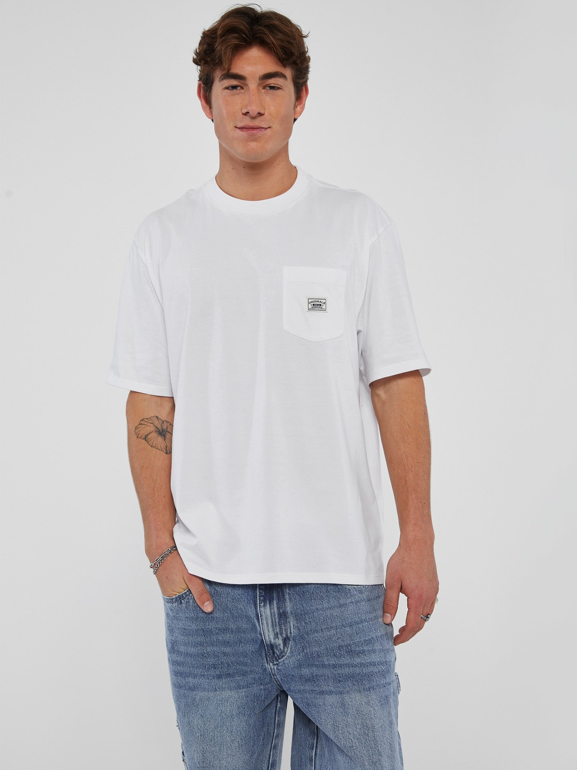 Camiseta GUESS Originals com Etiqueta Ecológica