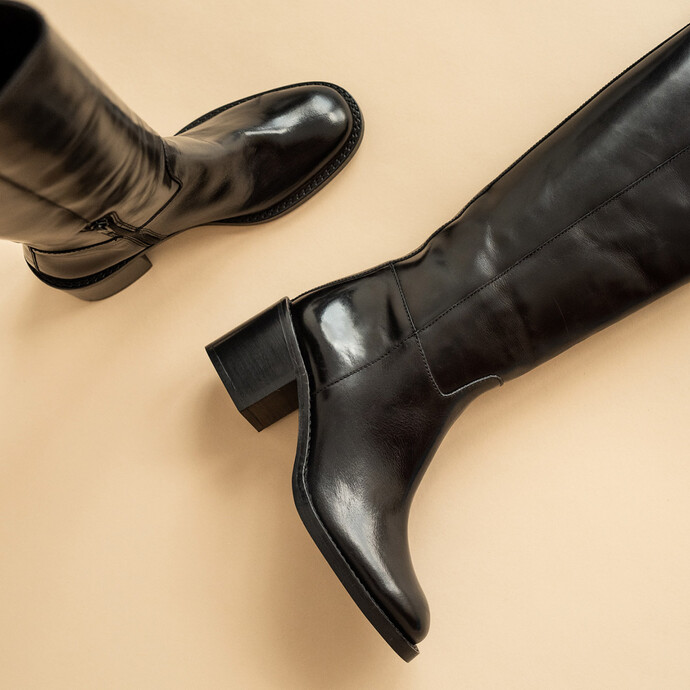 Bottes hautes à talons  en cuir noir