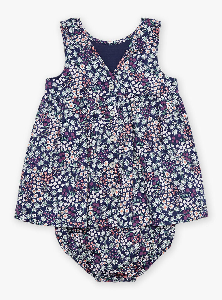 Robe violette en satin avec fleurs