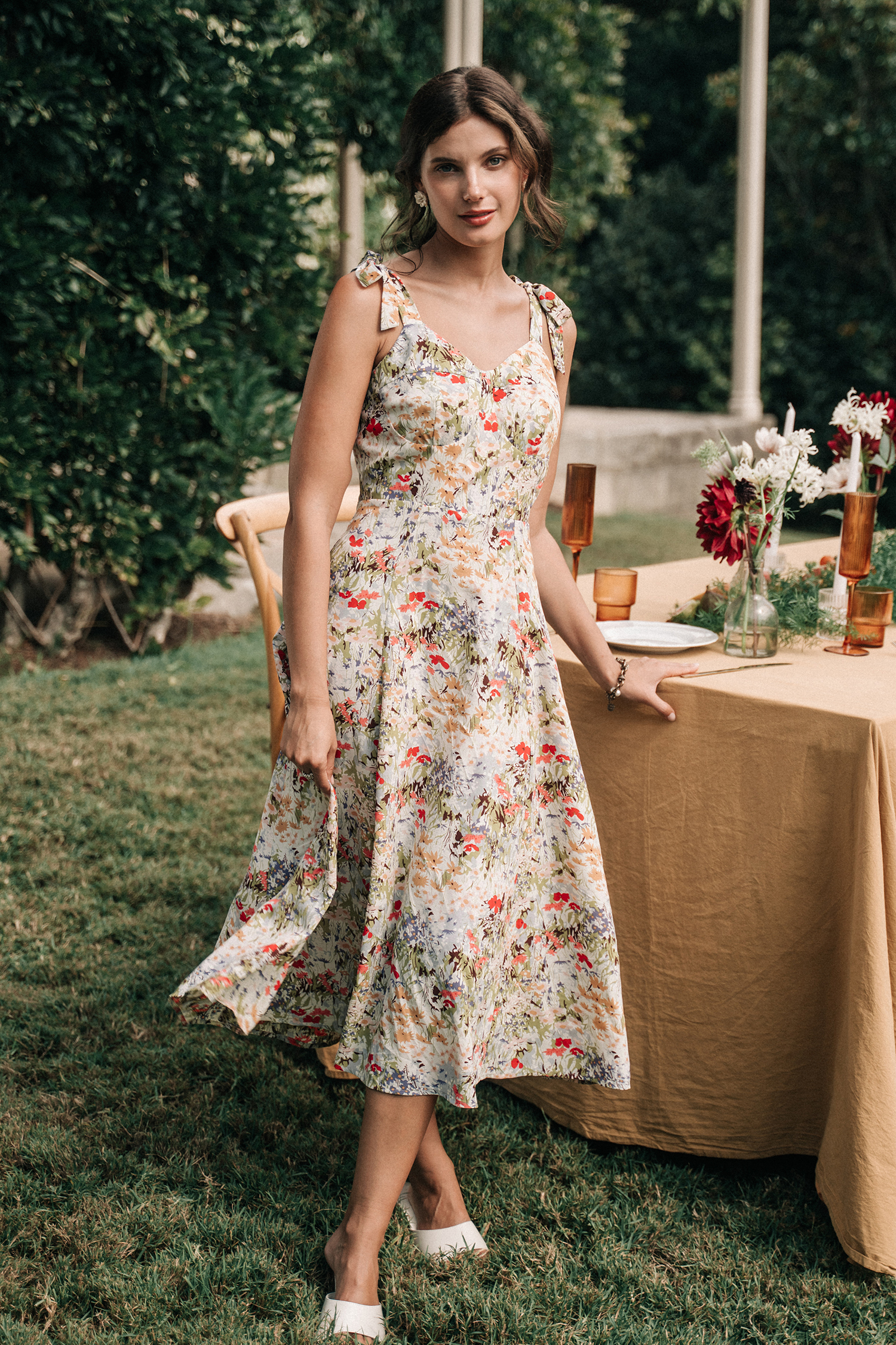 Robe midi fleurie à nouer sur l'épaule avec col en cœur