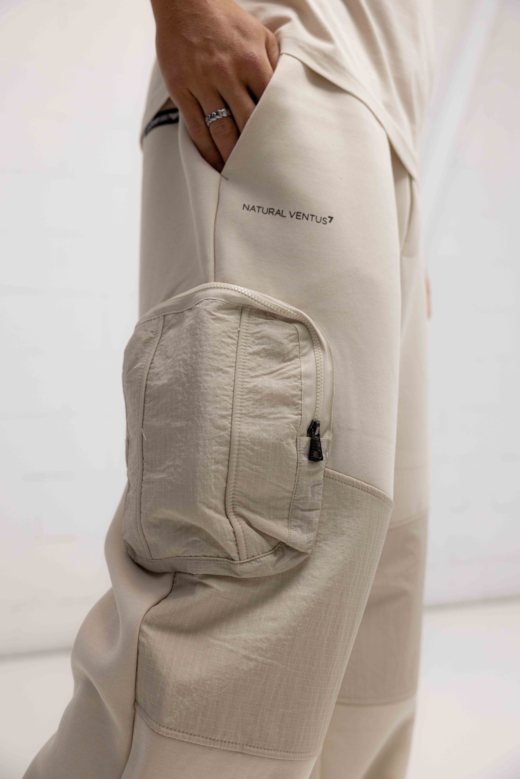 EA7 Emporio Armani Logo Series Trainingsbroek Beige