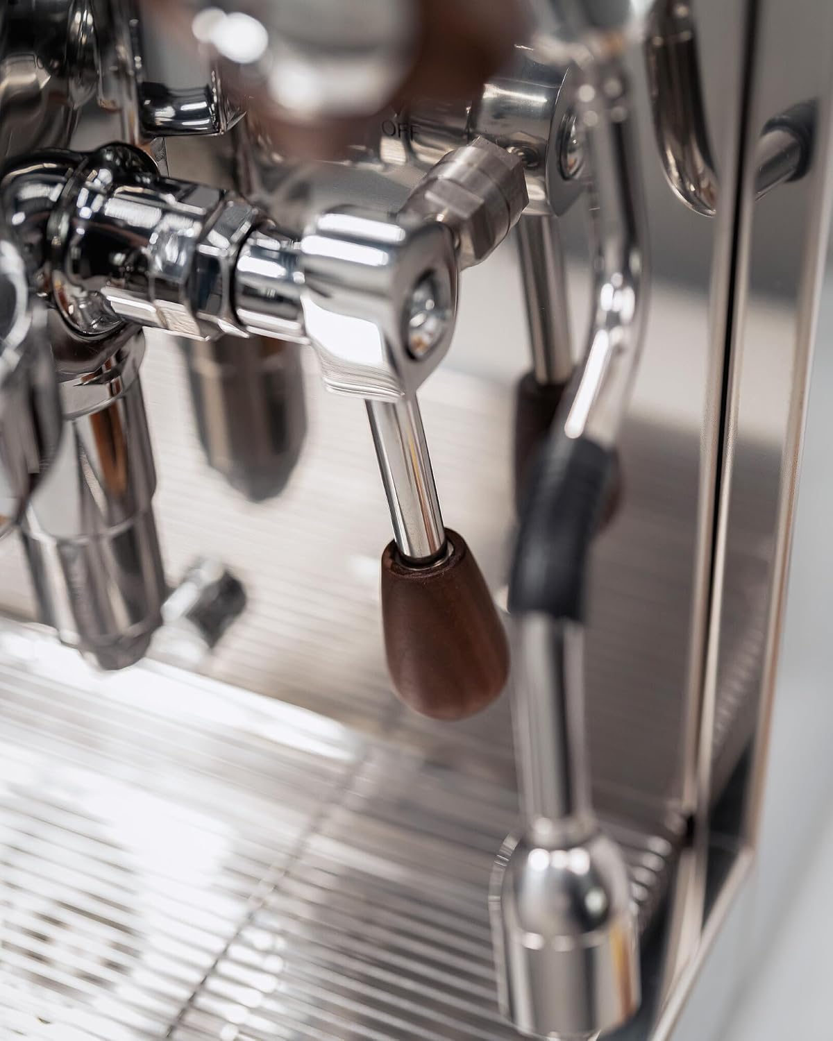 La Pavoni New Cellini Classic, Semiprofessionelle Espresso-Kaffeemaschine LPSCCS01EU, Einzelboiler mit Wärmetauscher, mit Drehventilen, Dampf- und Heißwasserlanze, 1400 W, Edelstahl