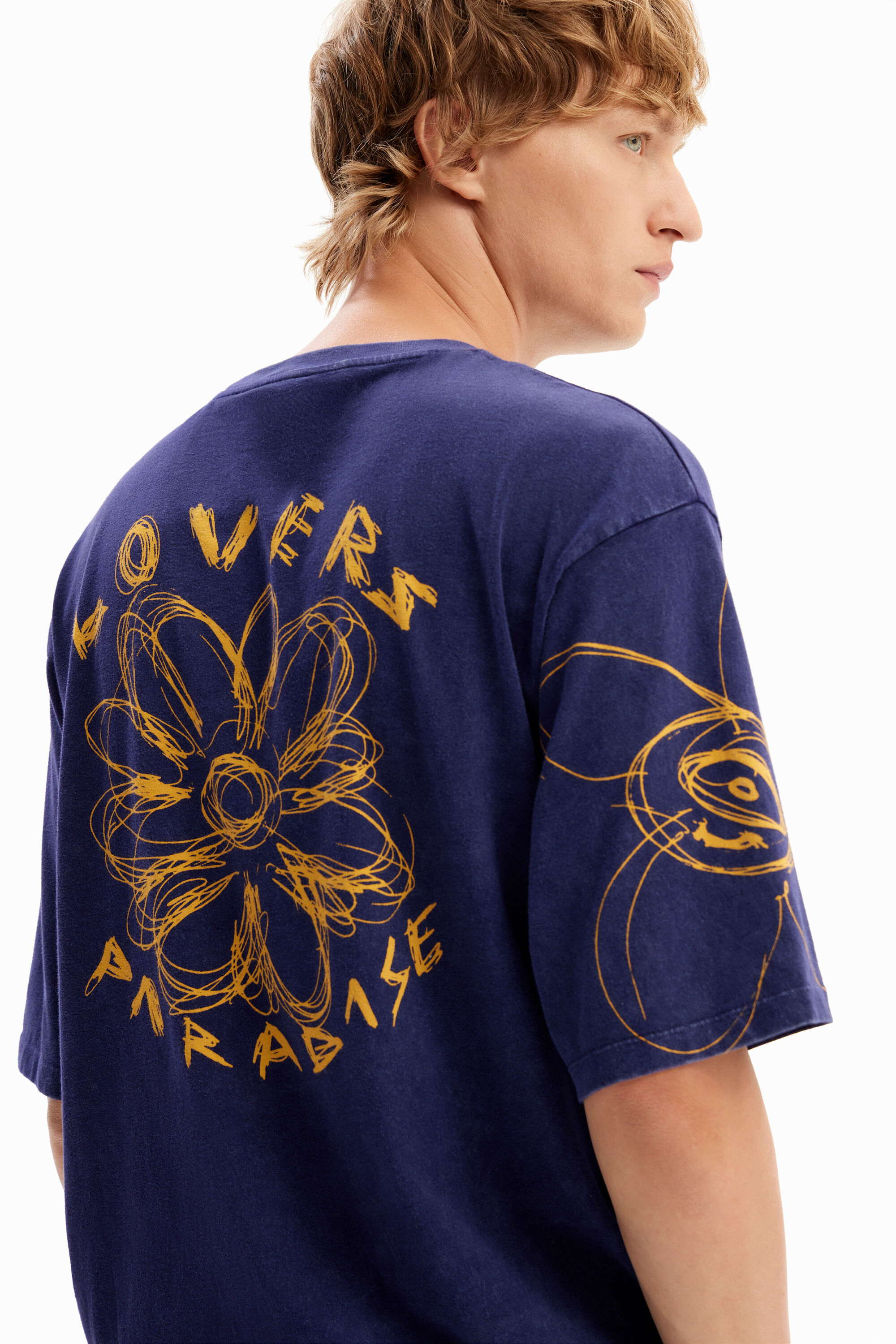 Camisa de lavagem ácida com caimento relaxado