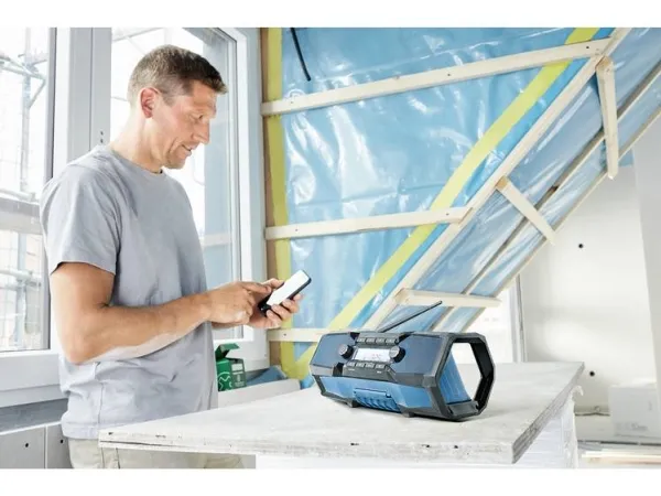 Bosch GPB 18V-2 C Professional cordless construction site radio