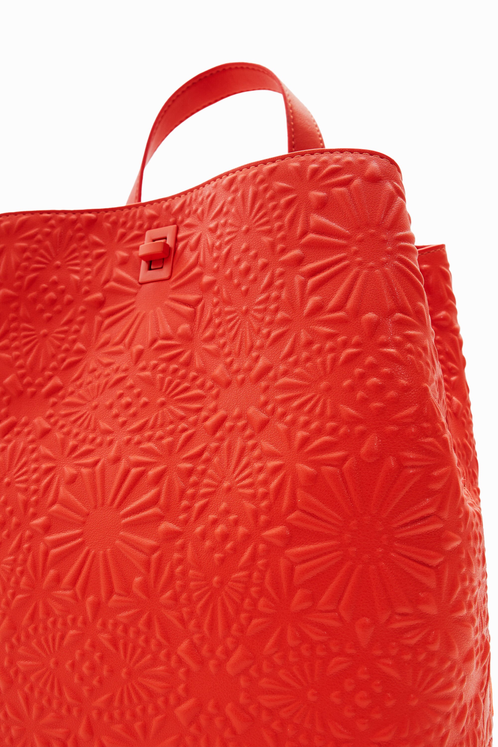 Petit sac à dos relief géométrique