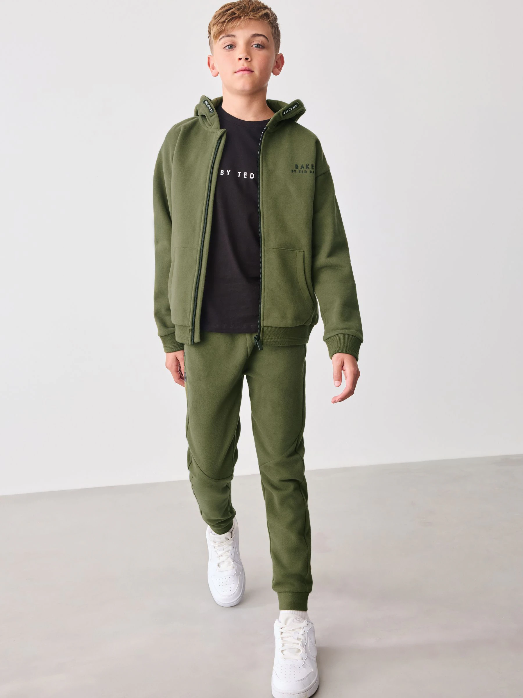 Kakigroen - Baker by Ted Baker set van 100% katoenen hoodie met doorlopende ritssluiting en joggingbroek