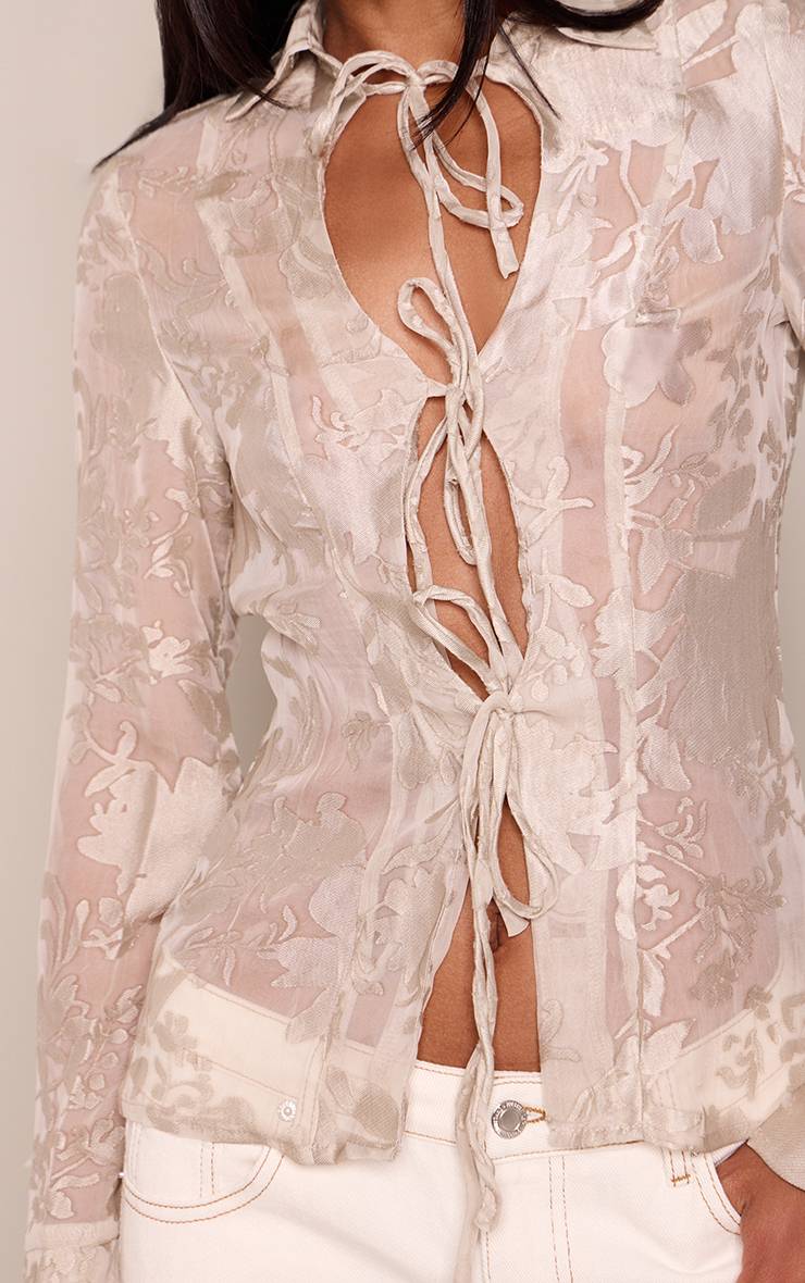 Beige Chemise En Mousseline Florale À Nouer Sur Le Devant