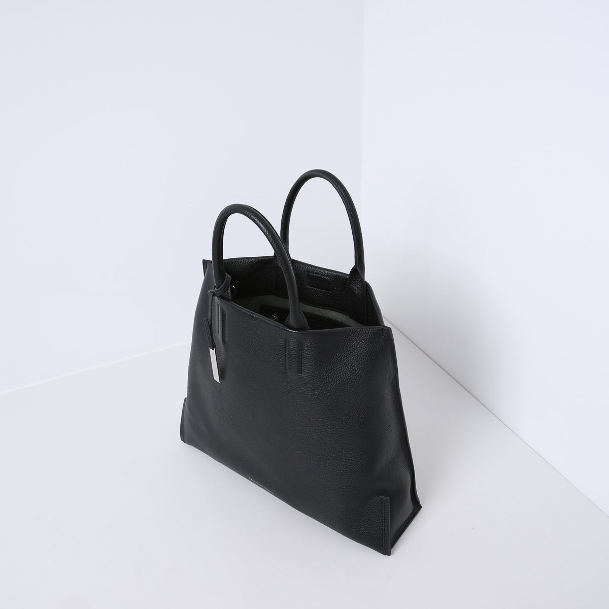HILLY | BLACK
