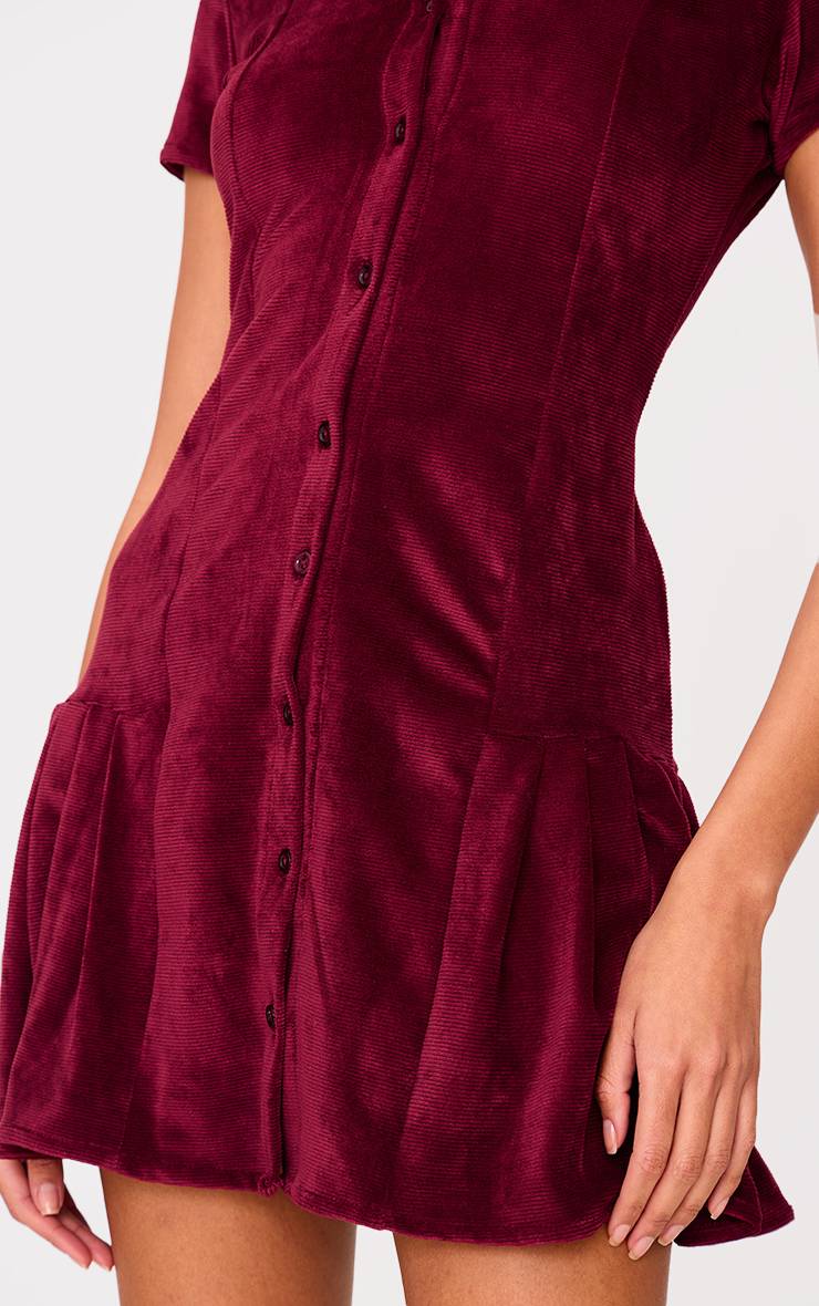 Rouge Bordeaux Robe Droite En Velours Côtelé À Manches Courtes Avec Boutonnage Et Ourlet Plissé