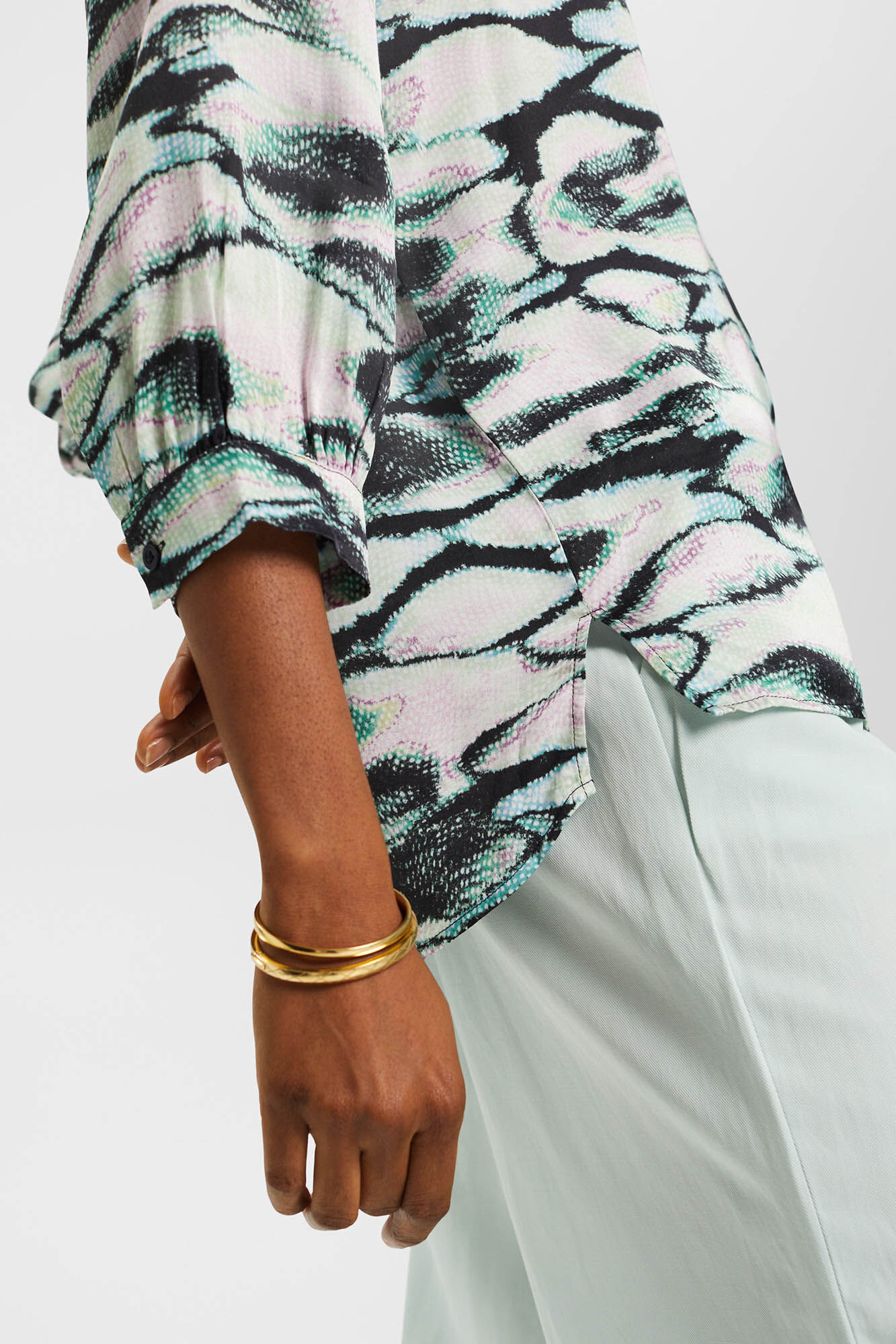 Blusa oversized de cetim com estampa animal - Estampa verde