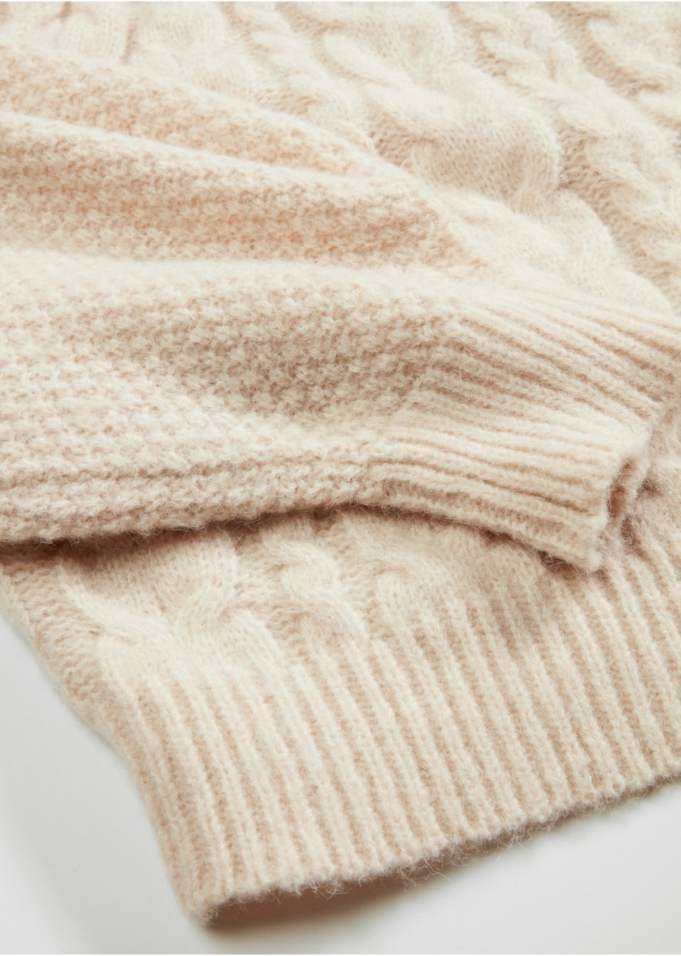 Pull à motif torsadé