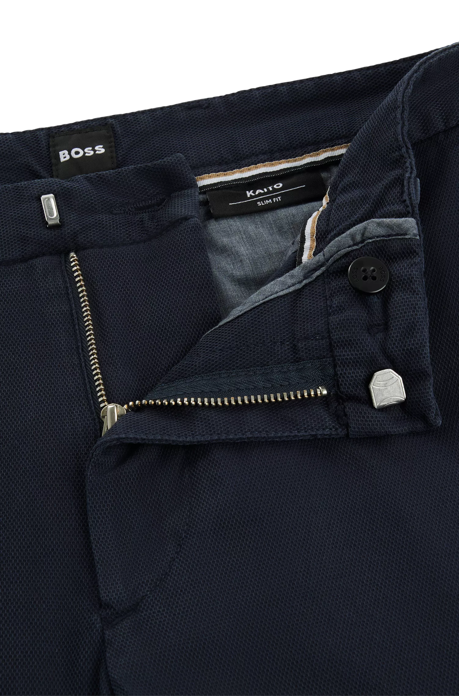 Calça chino BOSS preta, corte slim, em mistura de algodão elástico.