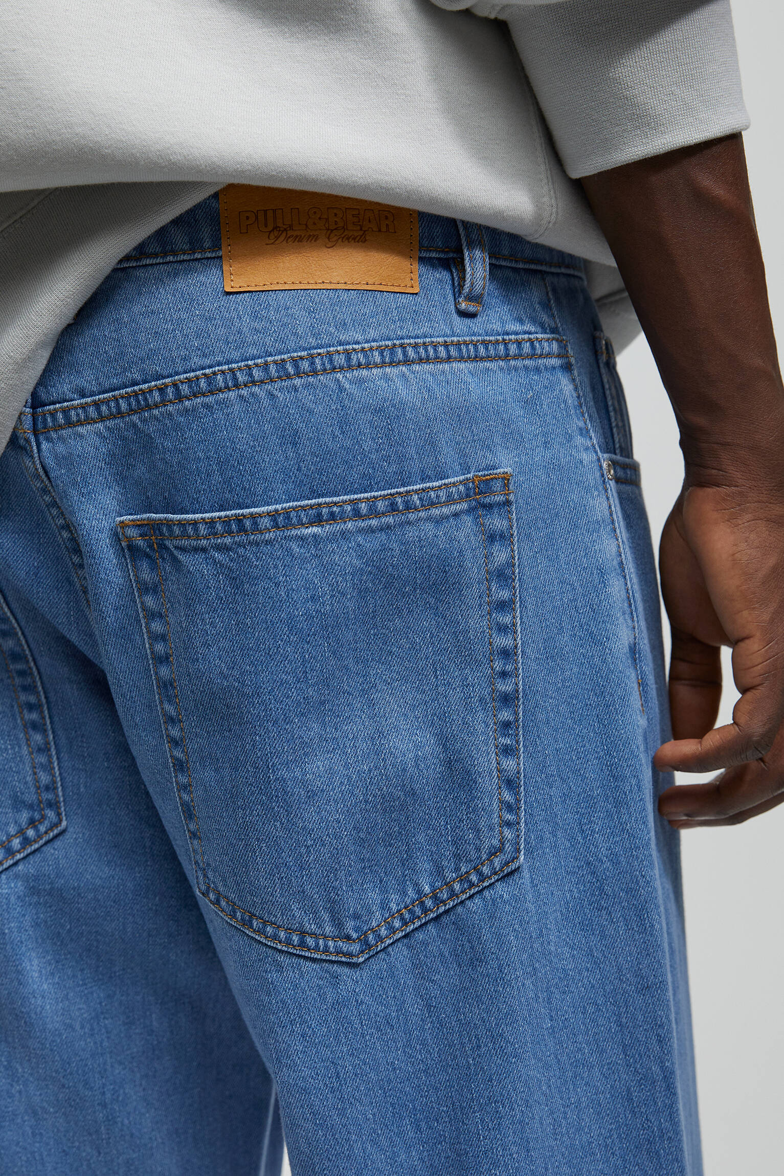 CALÇA JEANS DE CORTE LARGO - ÍNDIGO CLARO