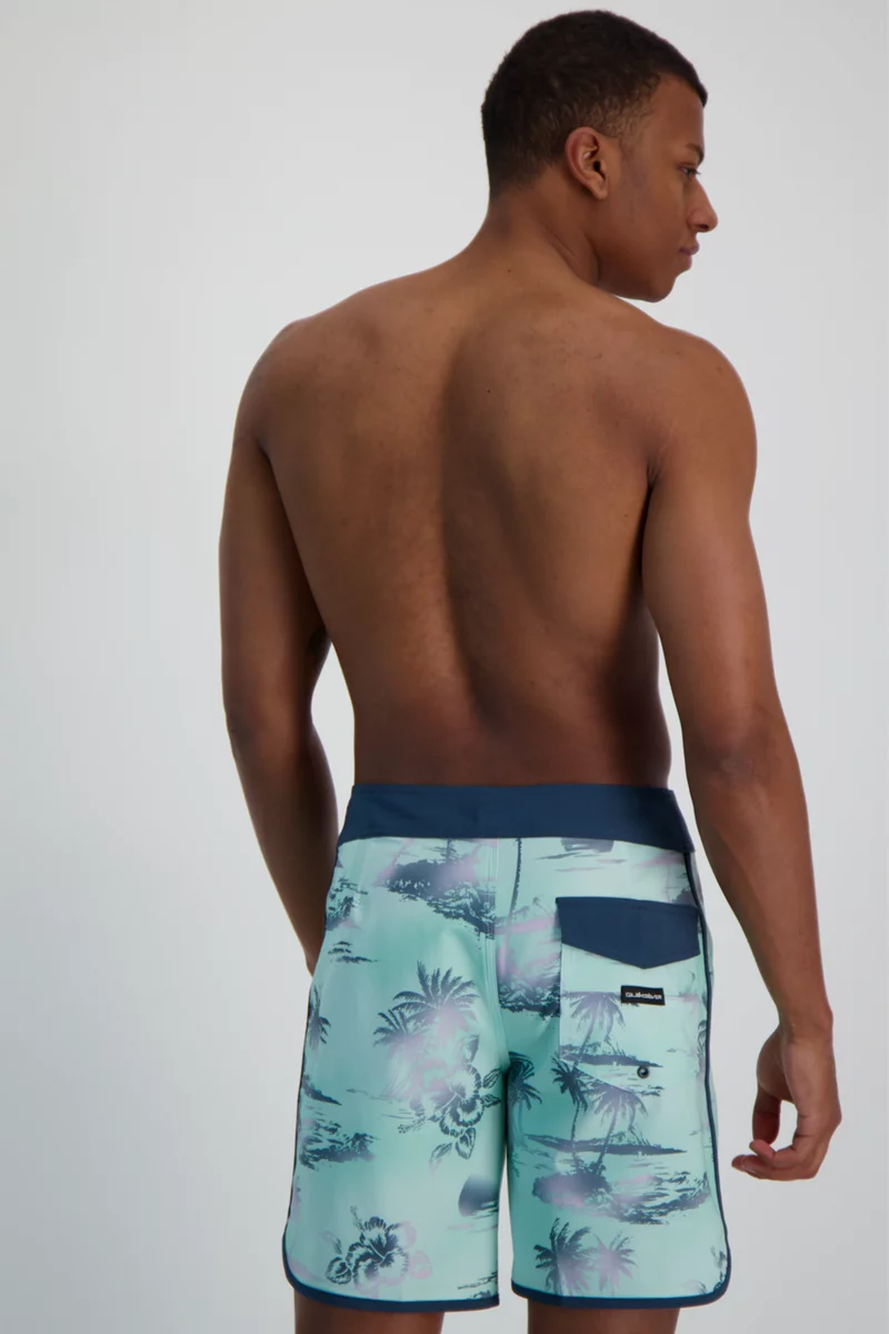 Quiksilver Surfsilk Scallop 18 Inch Herren Badeshort