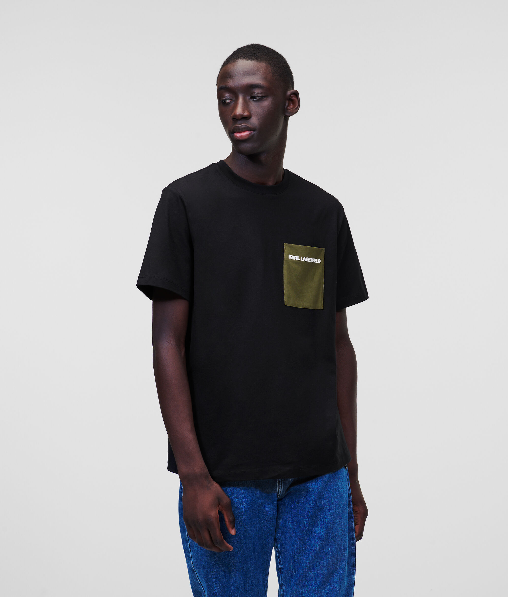T-SHIRT À POCHES CONTRASTANTES