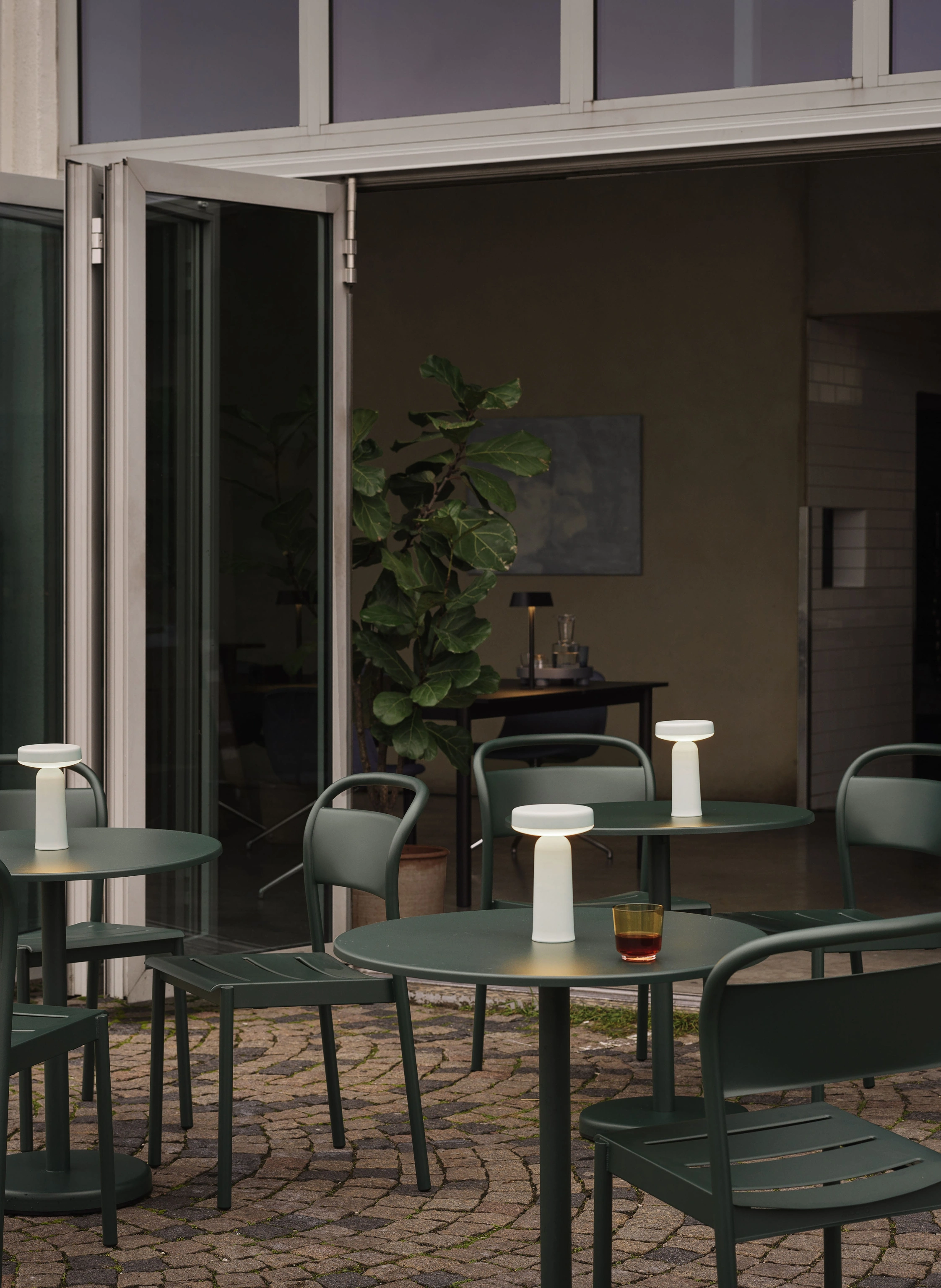 MUUTO Tischleuchte EASE