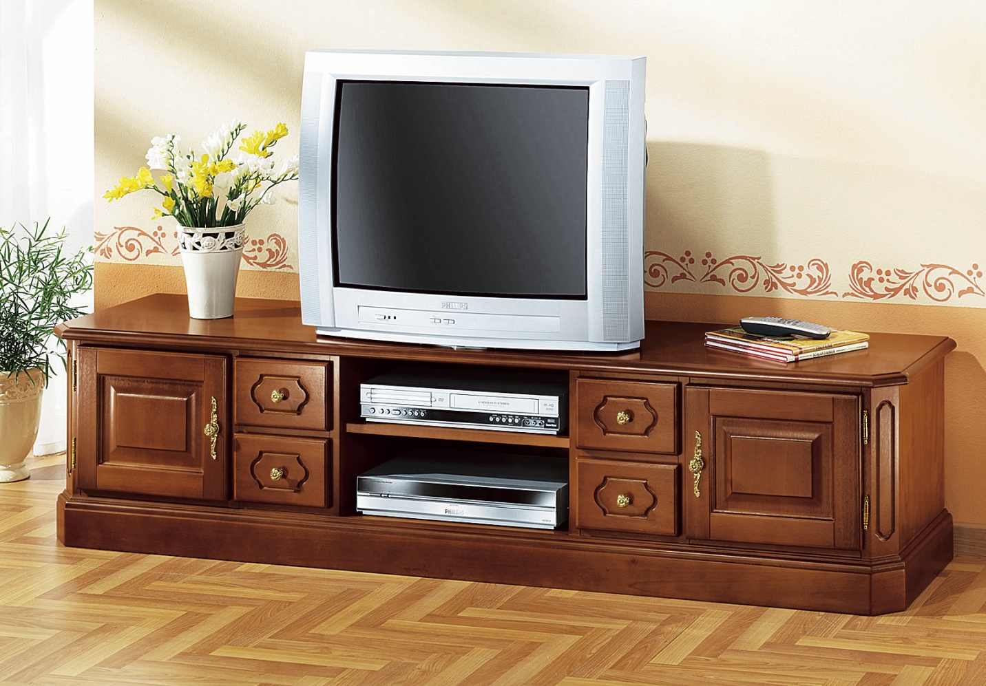 TV-Longboard mit goldfarbenen Metallgriffen