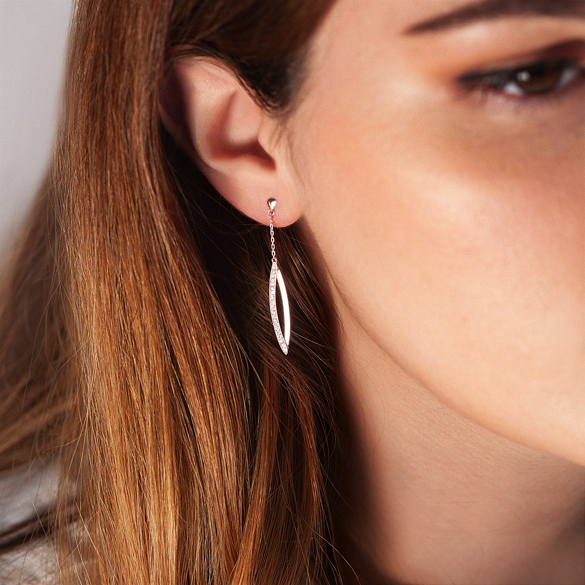 Boucles d'oreilles or blanc 375 pendants diamants