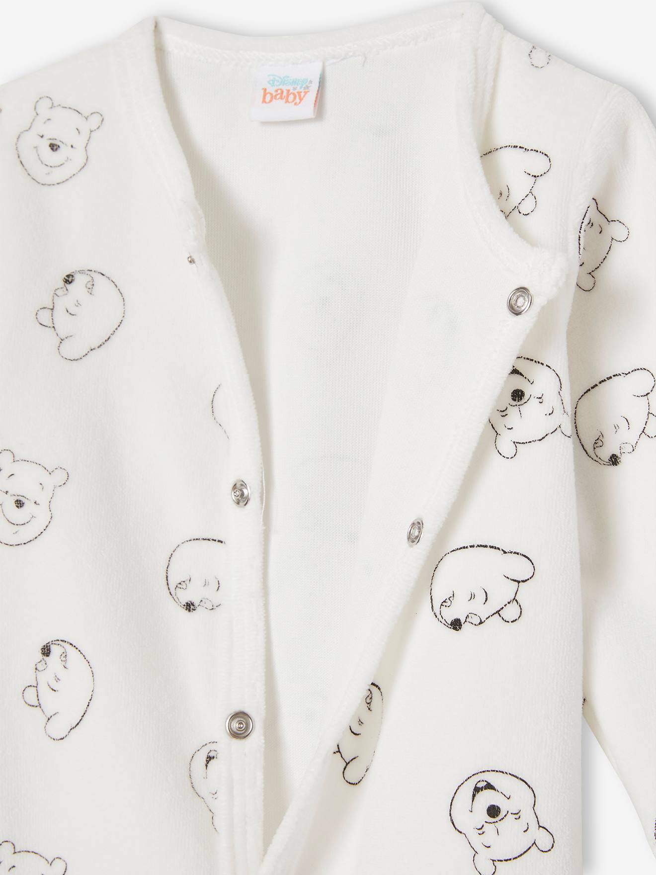 Conjunto para bebê DS® com estampa do Ursinho Pooh em bege claro, incluindo macacão, body e gorro.