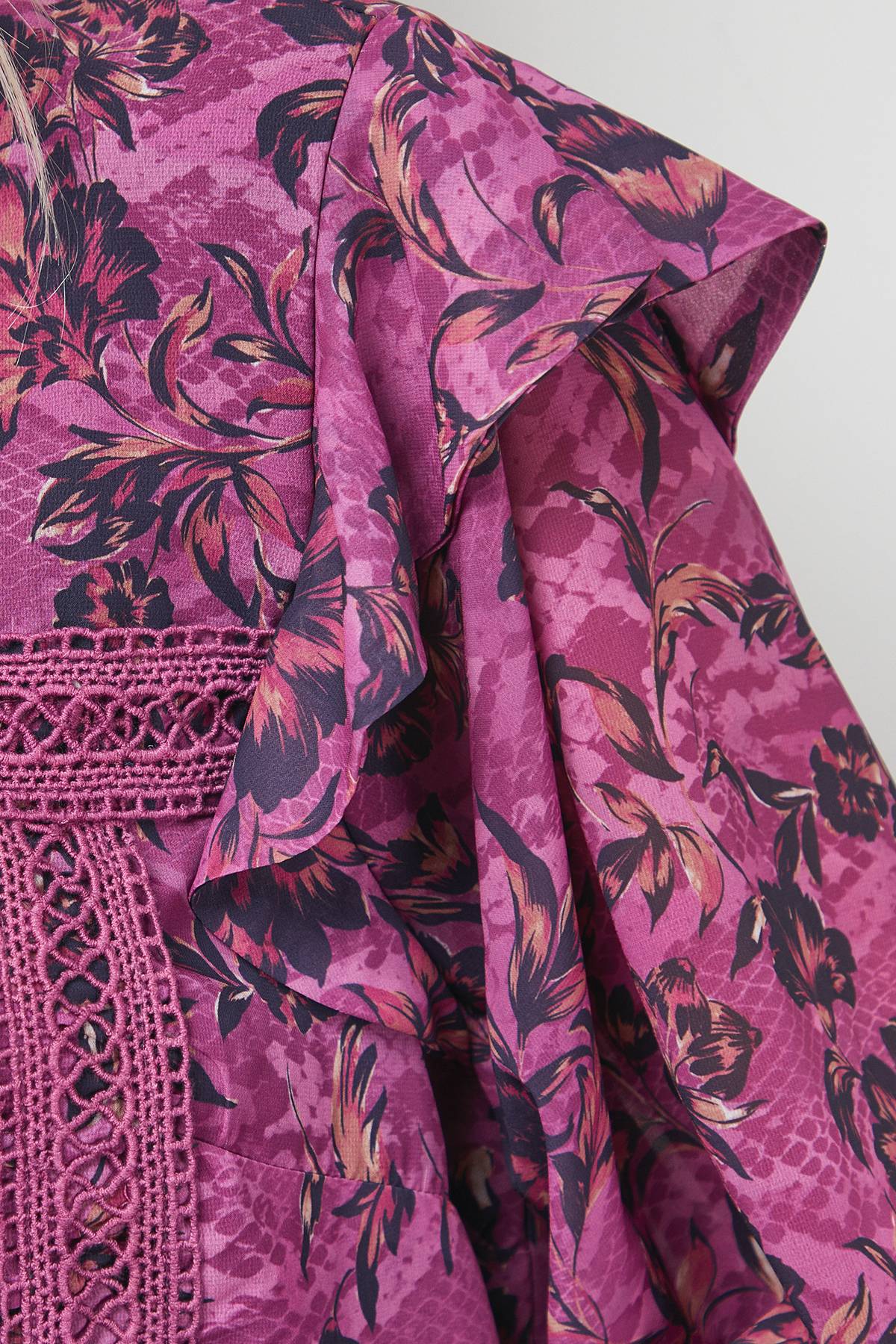 Oasis Blouse Bohème à Détails Plissés et Finitions Dentelle Imprimée