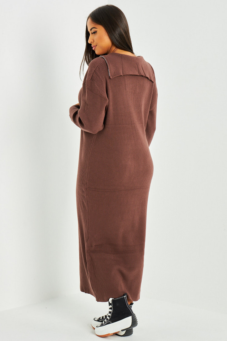 Robe pull marron col roulée