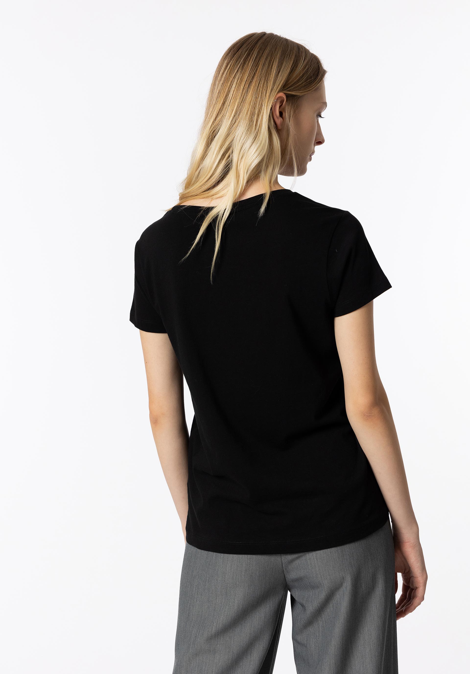 T-shirt Mensagem com Aplicações