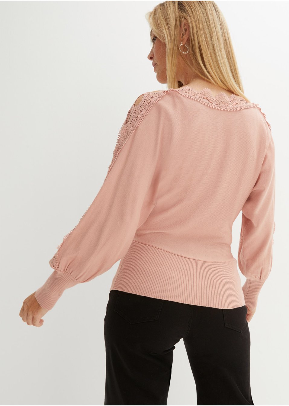 Pull avec dentelle