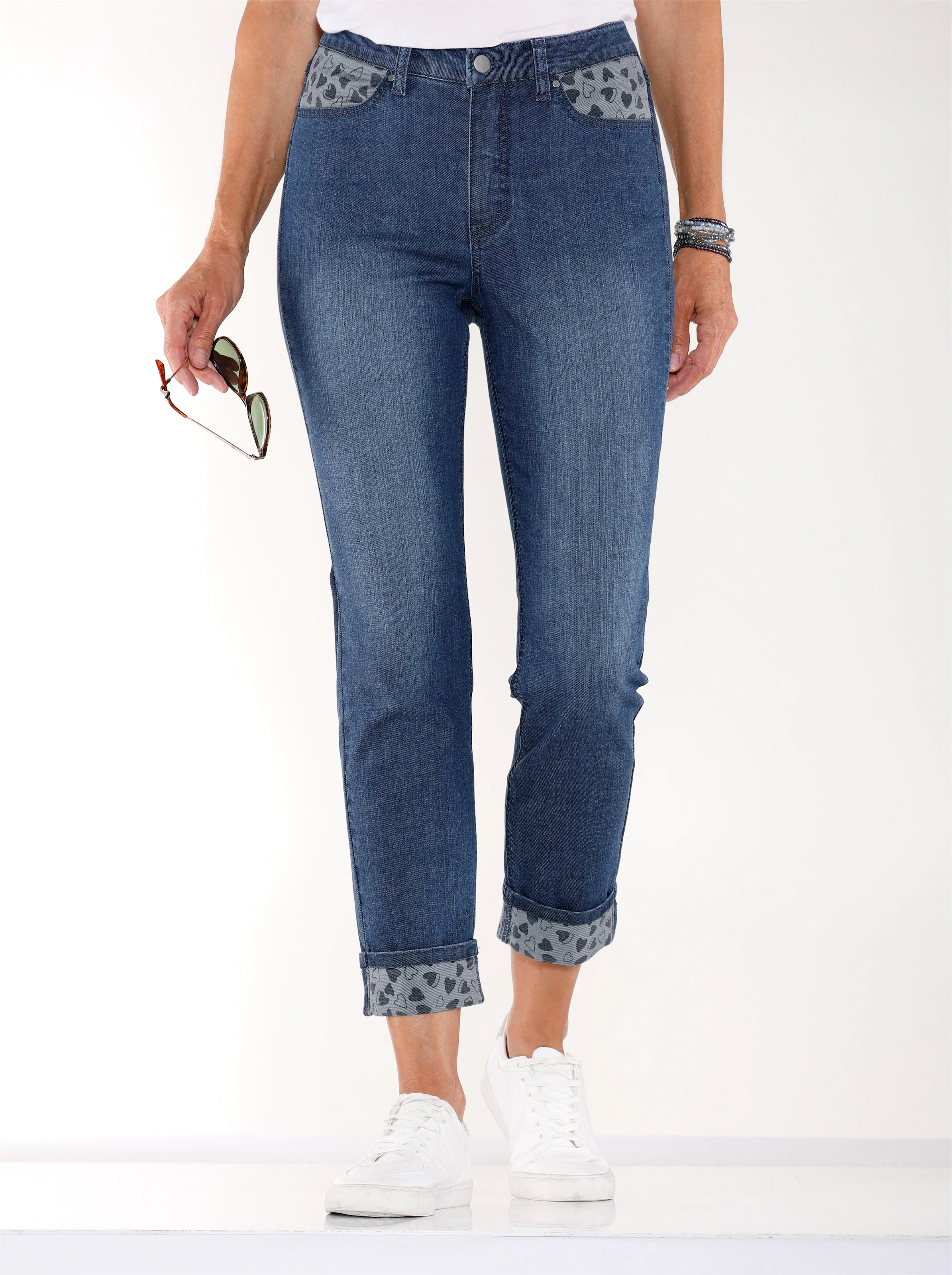 Jeans in blue-stone-washed
