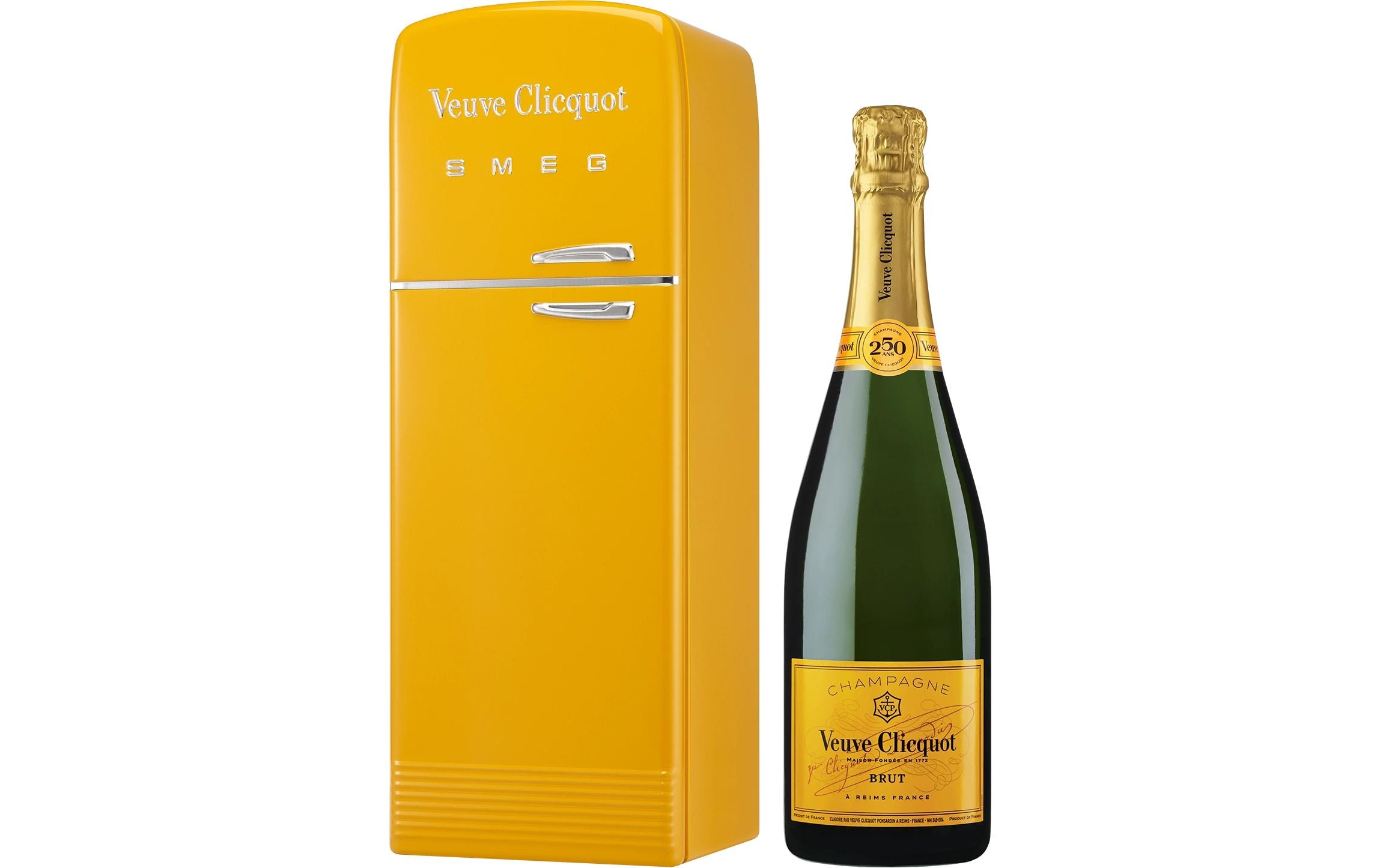 Champagner Brut Yellow Label SMEG Fridge 0.75 lPrickelnder Schaumwein im Mini SMEG Kühlschrank