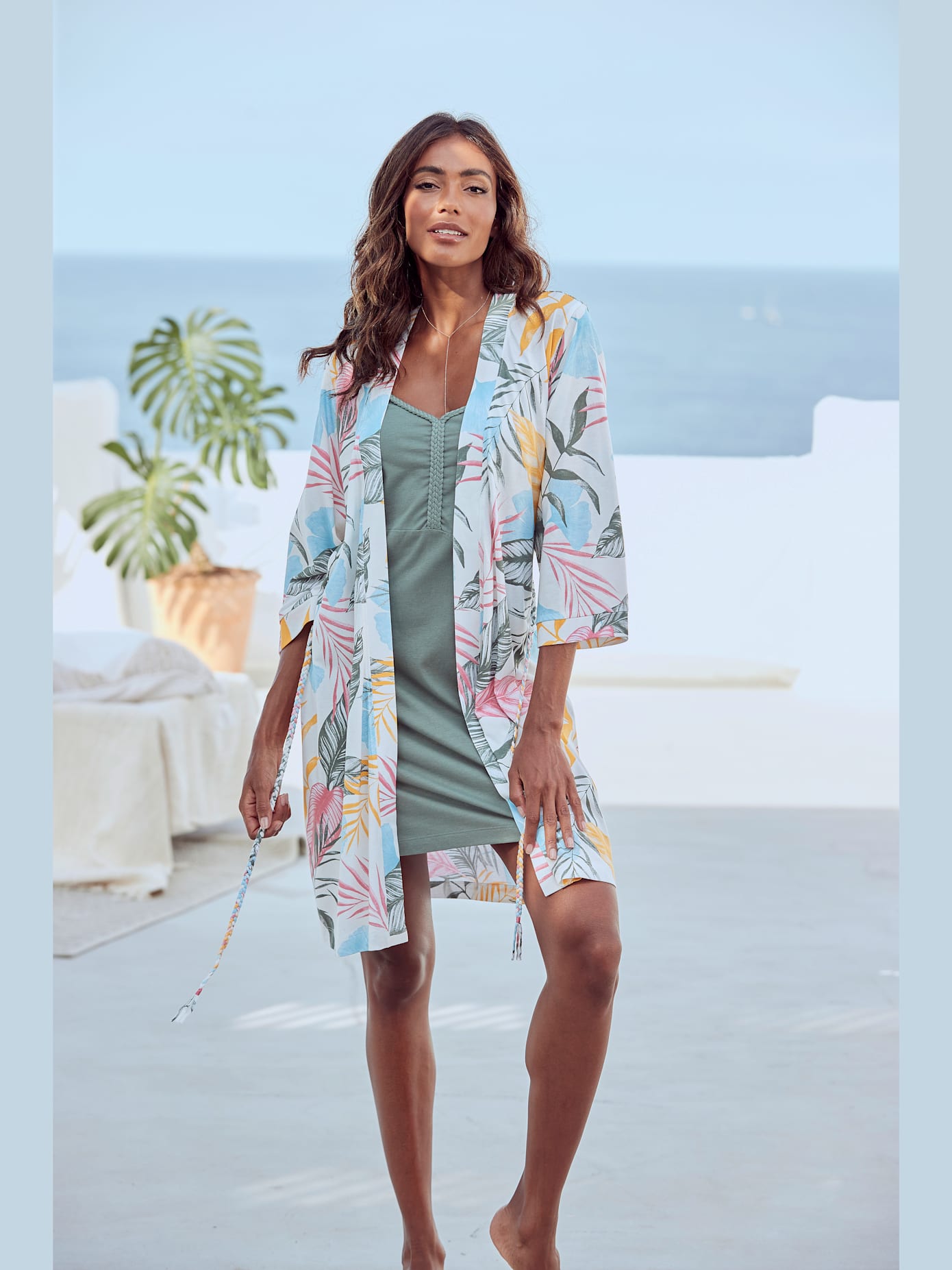 Kimono avec tresses comme ceinture à nouer