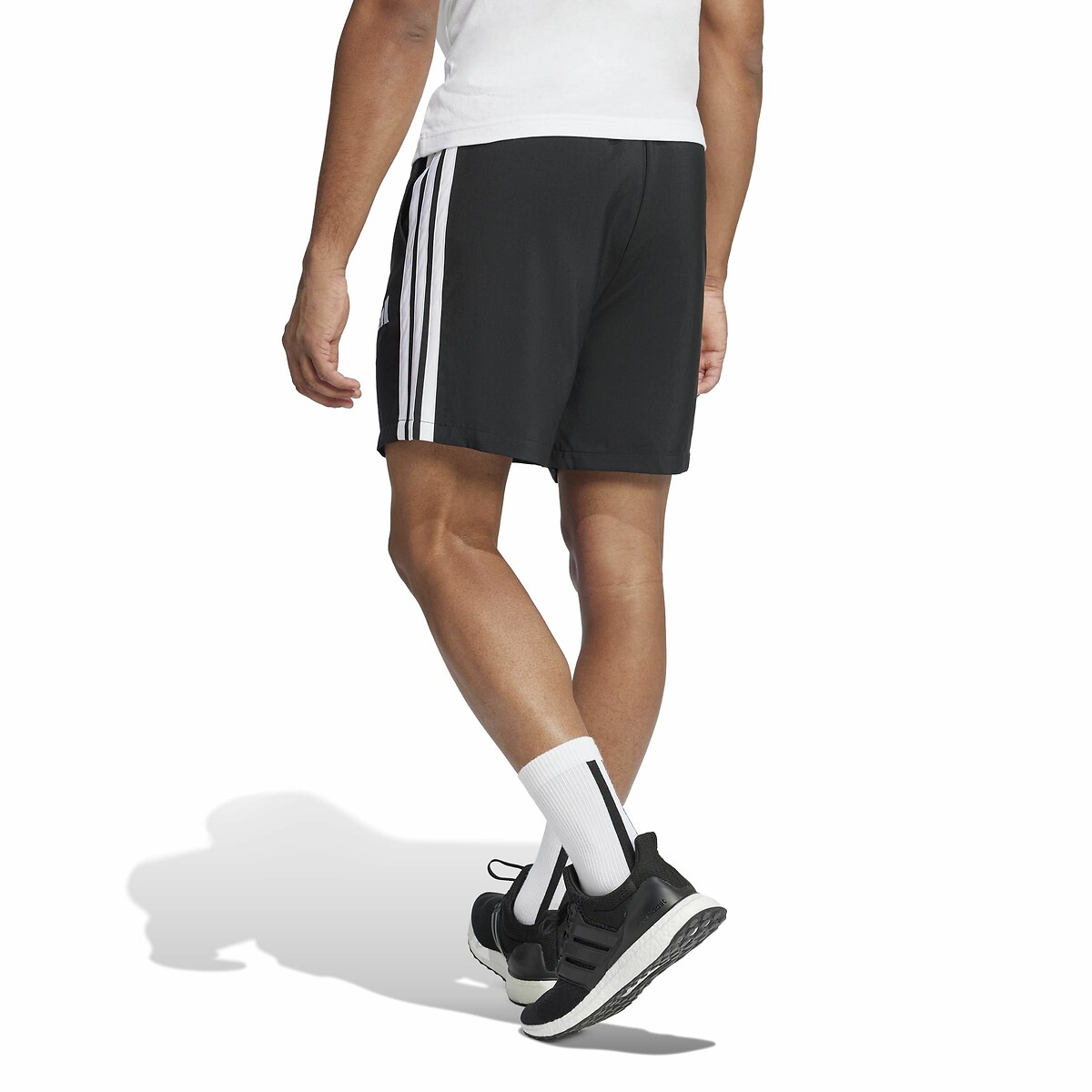 ADIDAS ROUPAS ESPORTIVAS<br>Shorts essenciais com 3 listras Chelsea