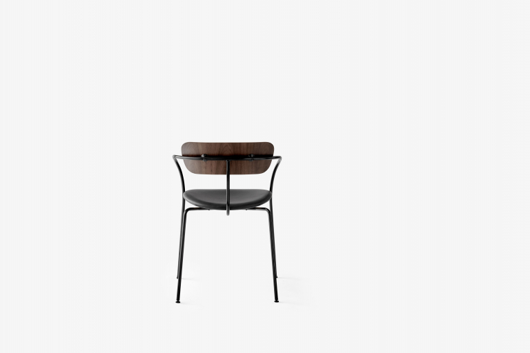 &tradition Pavilion AV4 stoel zwart eiken, cognac Silk Leather