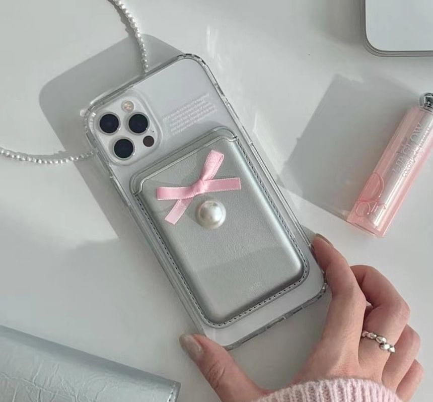 Karnemelk - Magnetische telefoonkaarthouder van imitatieleer met strikaccent