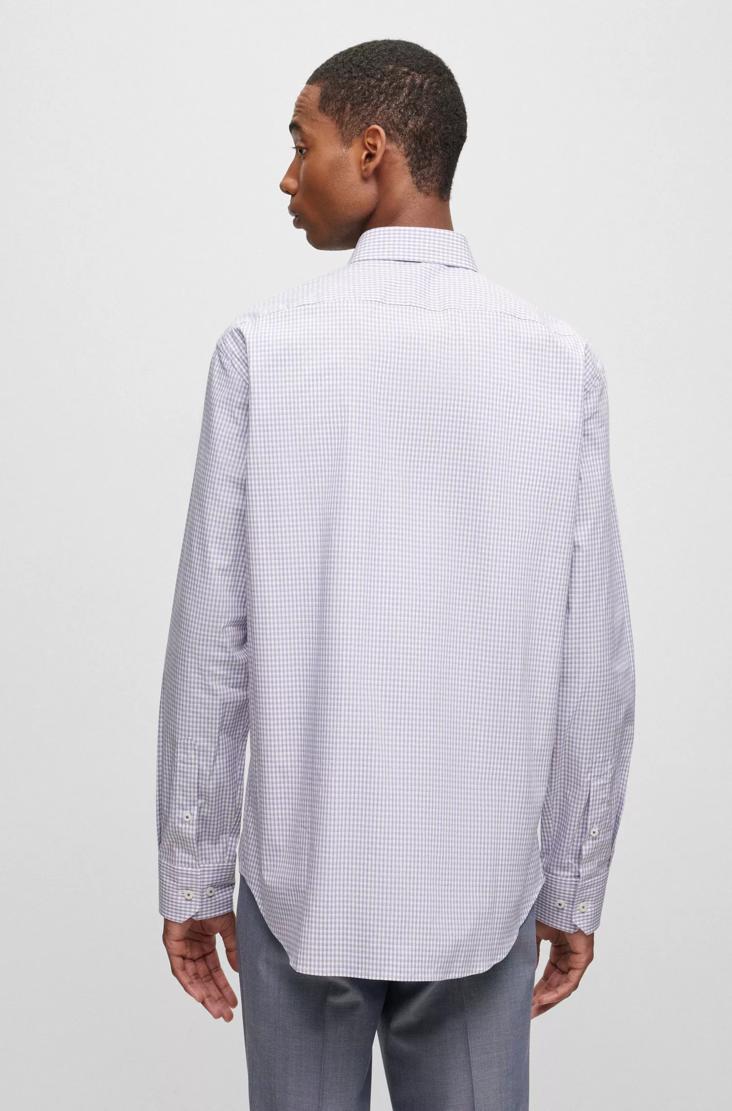 Camisa BOSS preta de corte regular em algodão elástico xadrez.