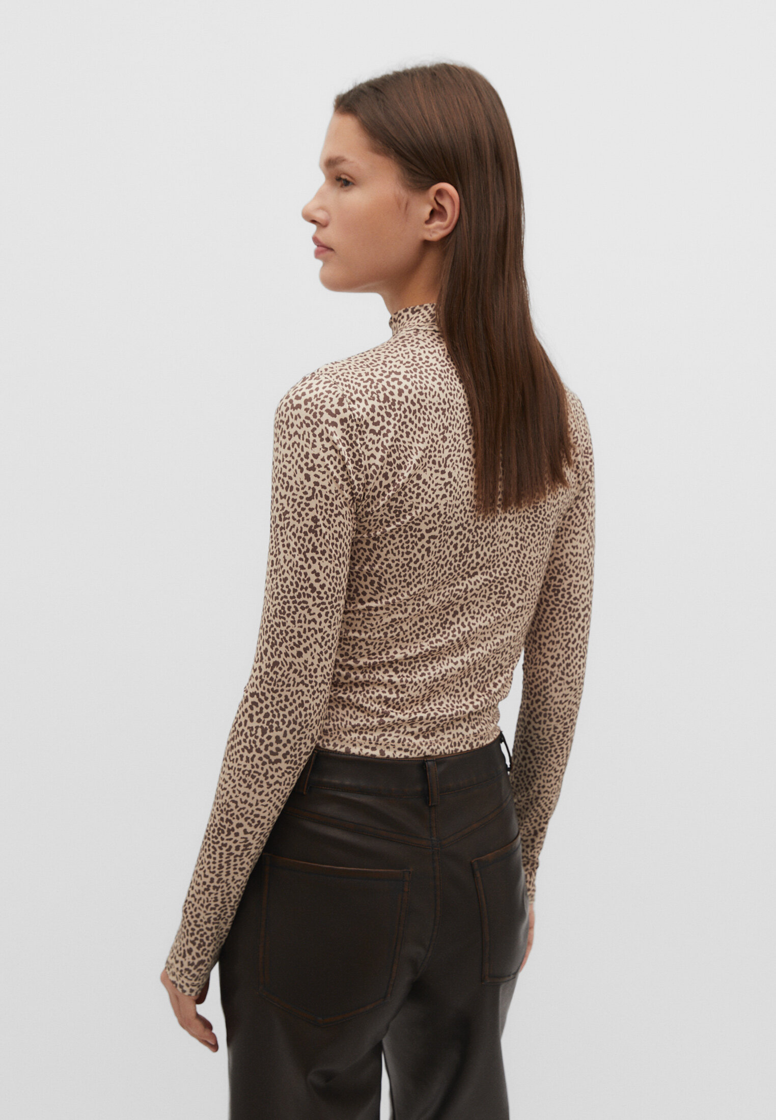 blusa de gola alta falsa