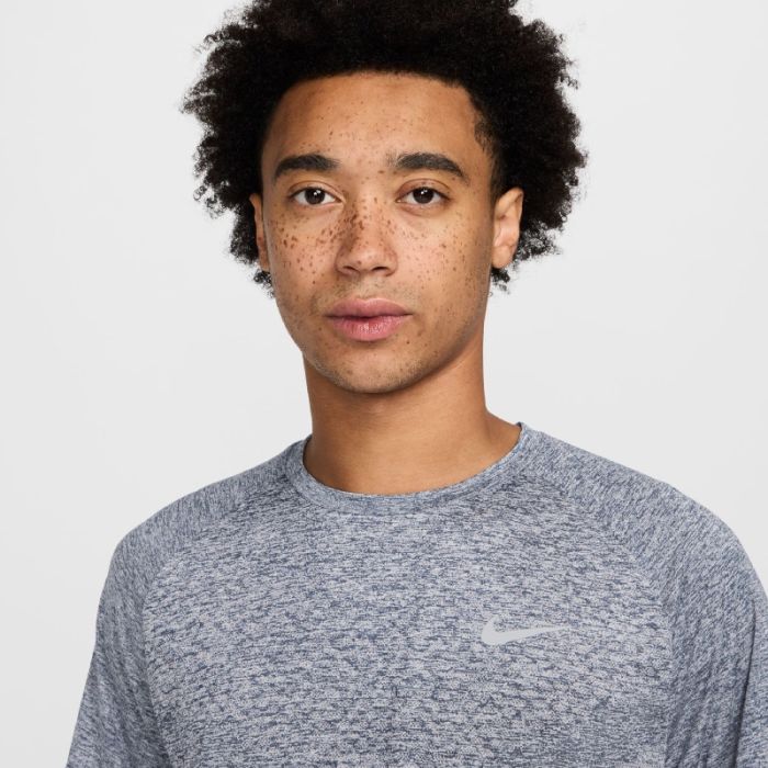 Nike Herre T-shirts Dri-FIT ADV Stride SS Tee Grå
