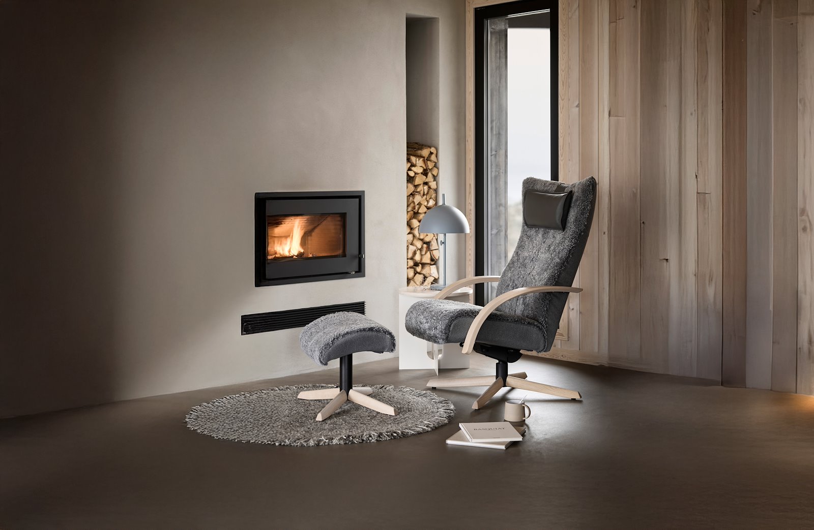 Delta Motion Wood Lenestol Fåreskinn Scandinavian Grey og S09 hvitpigmentert sokkel