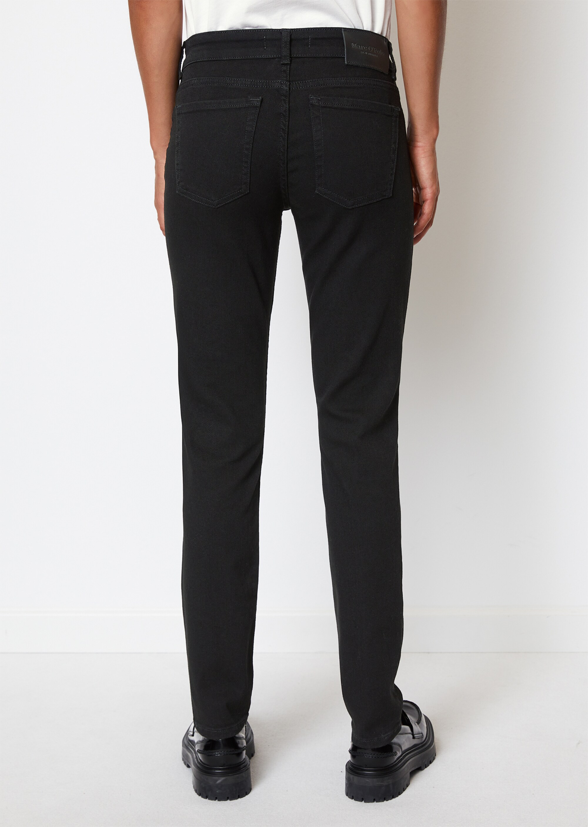 Jeans Modell ALBY slim mid waist aus Organic-Cotton-Lyocell-Stretch