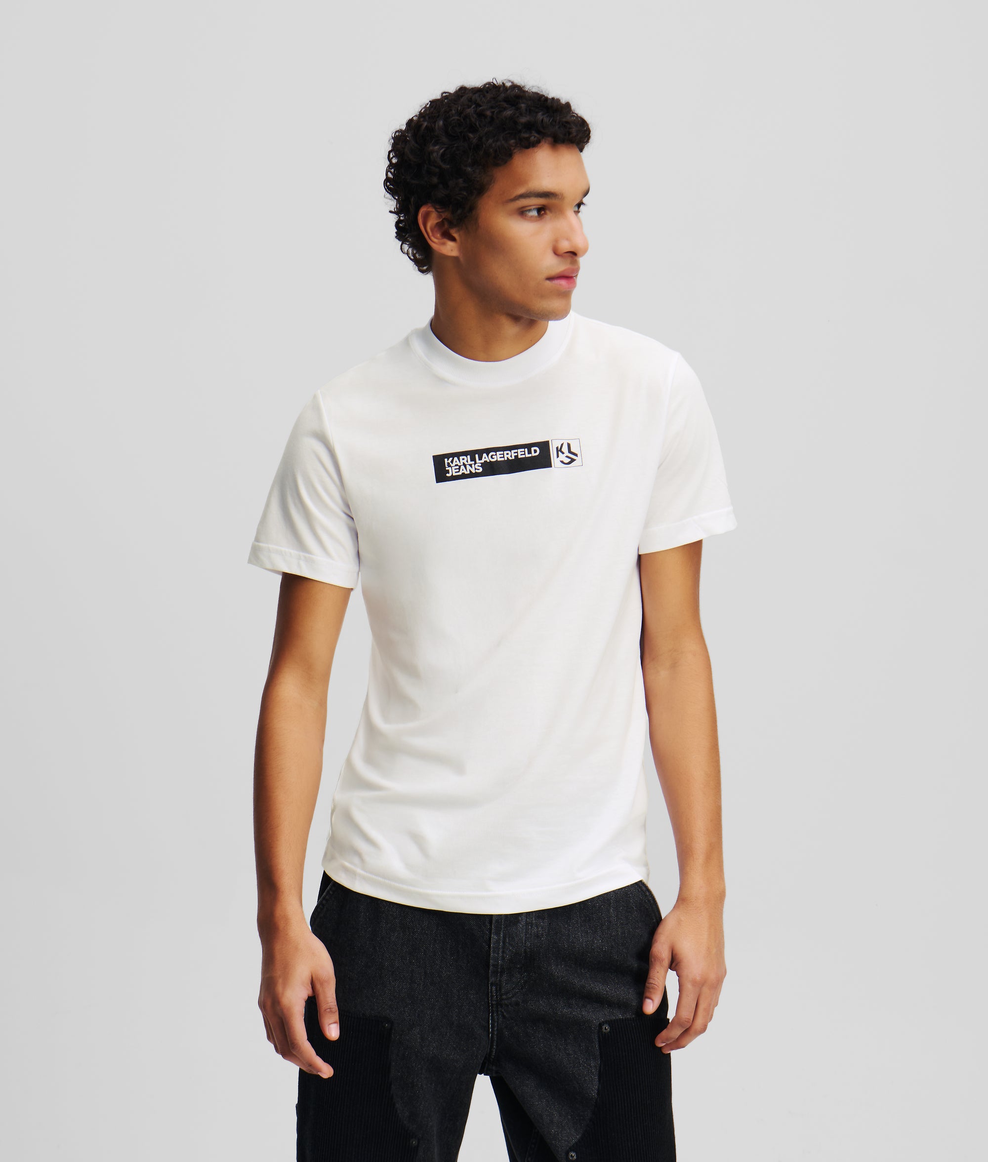 SLIM-FIT T-SHIRT