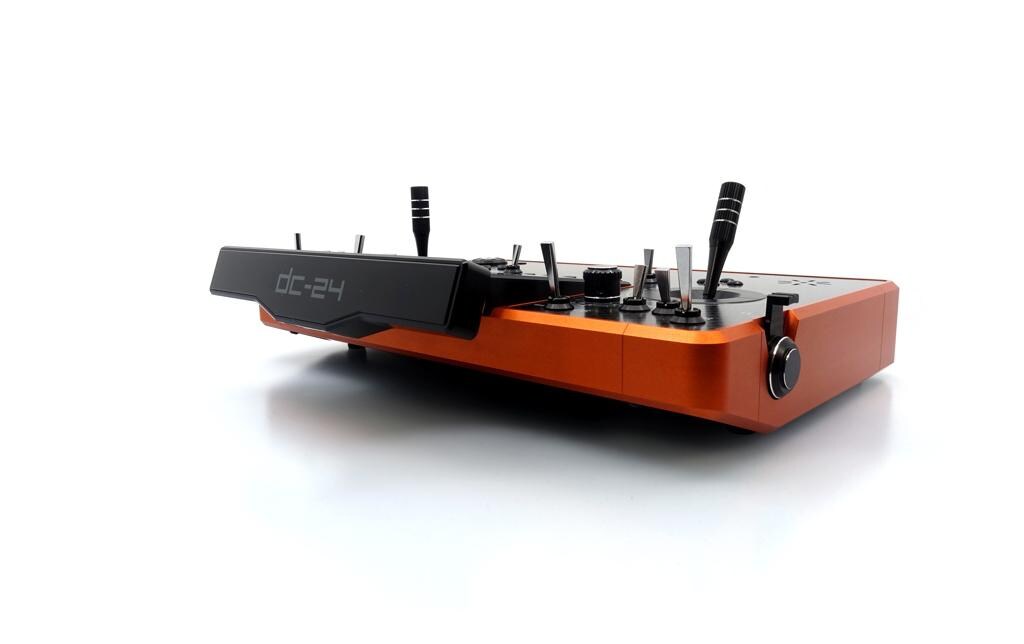 Fernsteuerung DC-24 II Carbon Line Orange<br>Professioneller 2.4 GHz Duplex Pultsender
