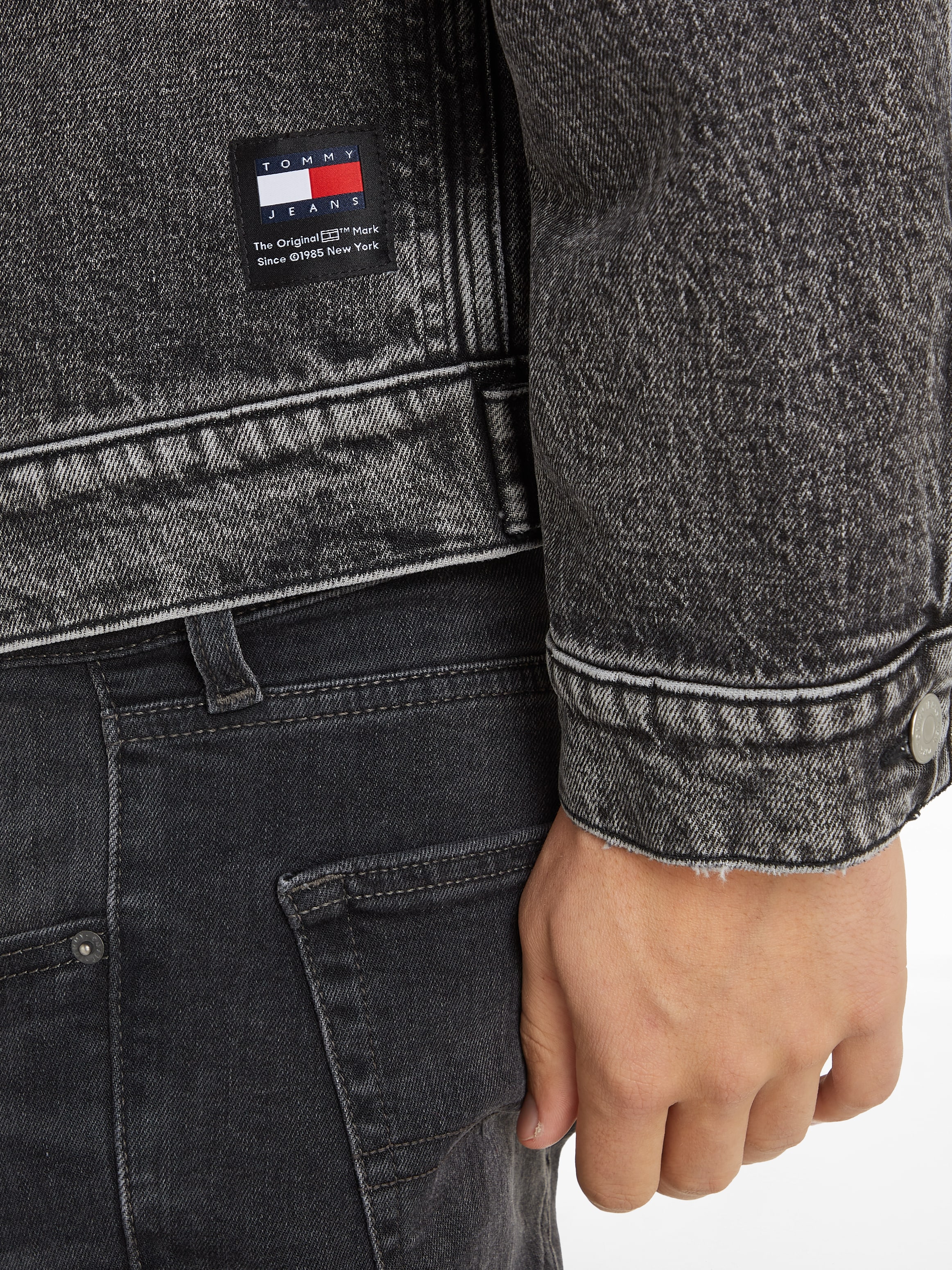 Tommy Jeans Jeansjacke »ISAAC DENIM TRUCKER CH6187« mit Logoprägung
