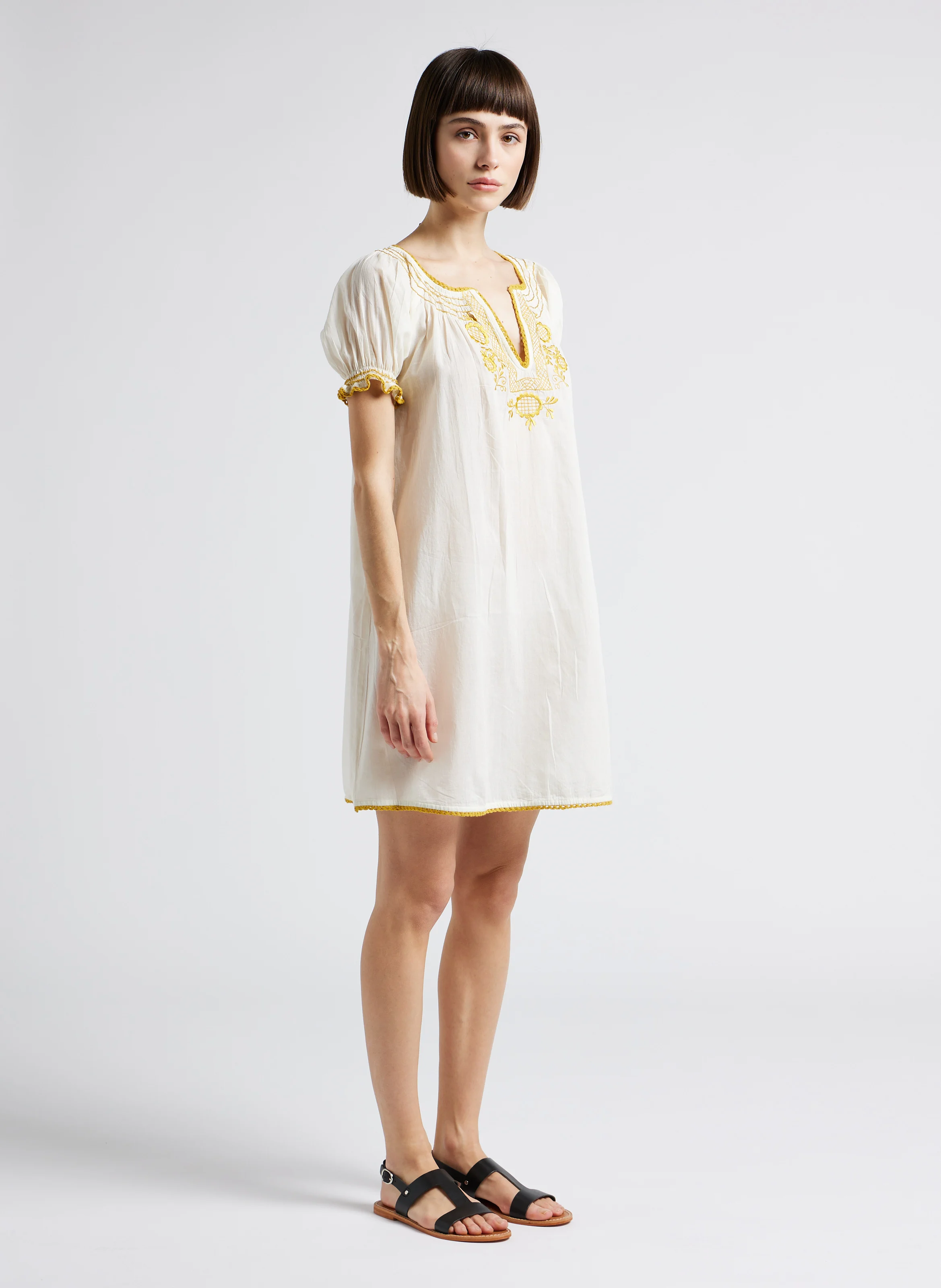 ZOE - Robe courte brodée col tunisien en coton | Blanc