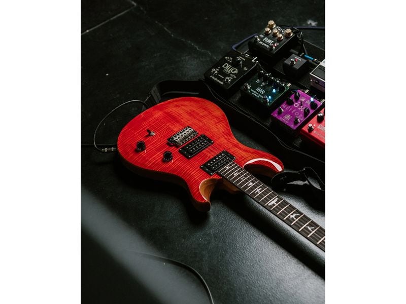 PRS Guitars E-Gitarre SE CE 24 Blood Orange Das süchtig machende Bolt-on-Gefühl