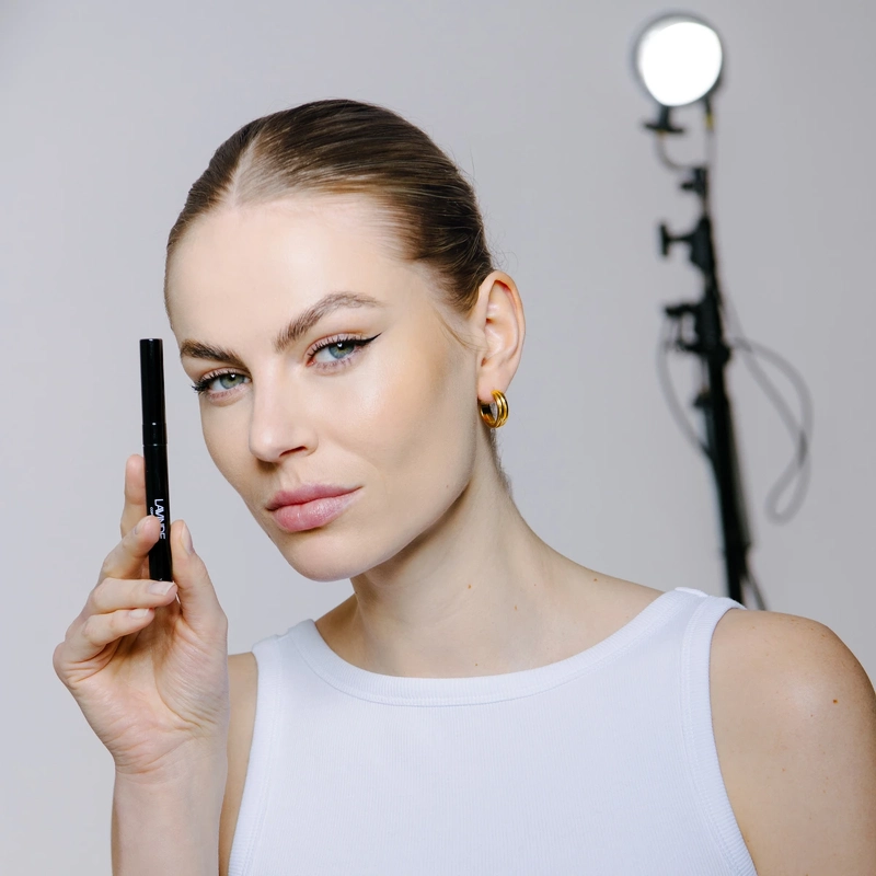 Lavinde Copenhagen NOTABLE Liquid Eyeliner 0,8 ml - Noir