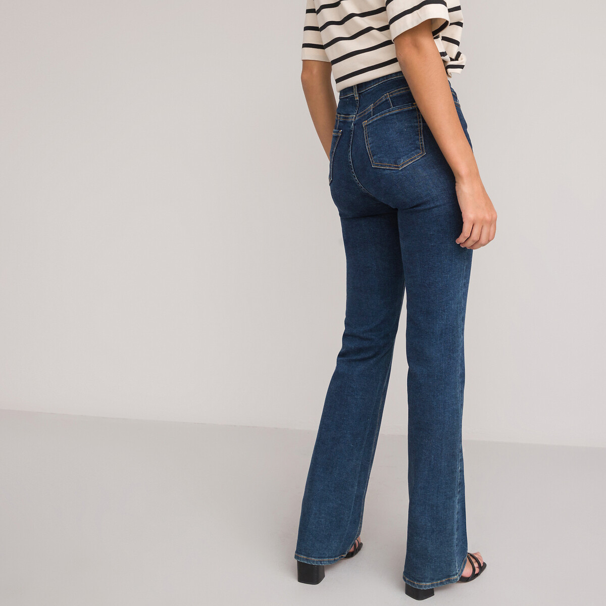 COLEÇÕES LA REDOUTE<br>Jeans bootcut push-up