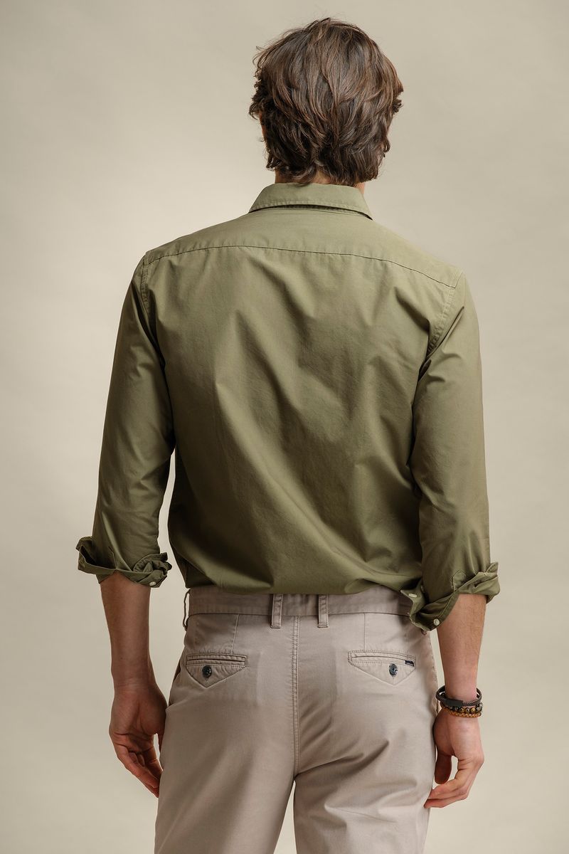 CALÇAS CHINO TAPERED FIT COM PINÇAS