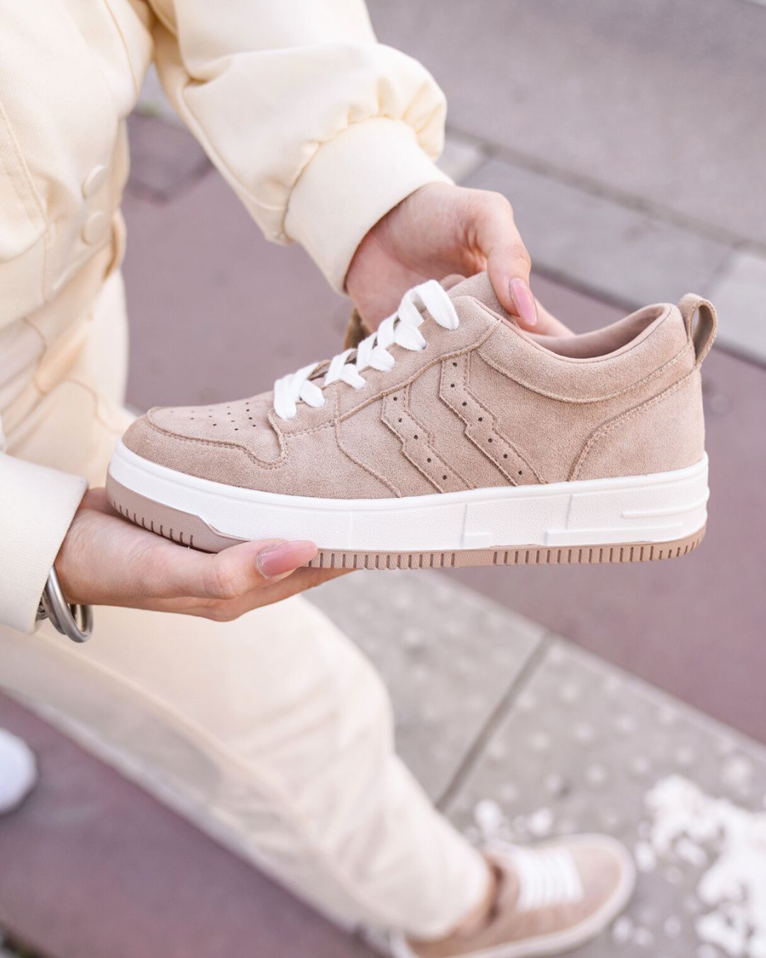 Basket femme taupe à lacets - CL65 TAUPE