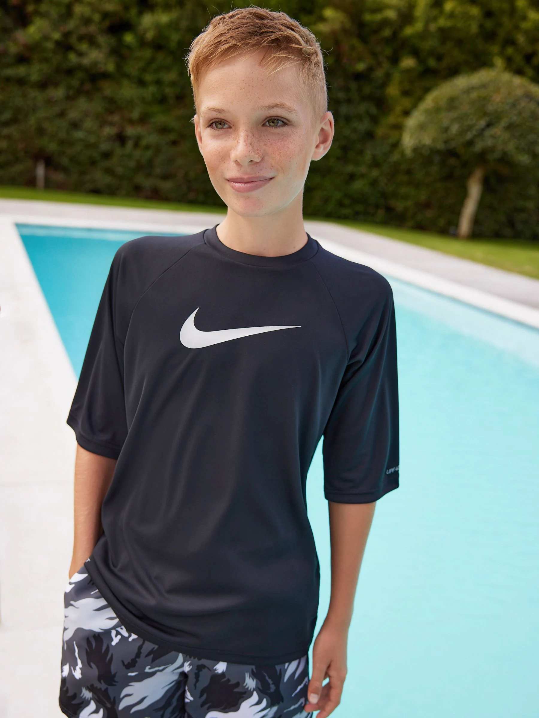 Zwart - Nike Hydroguard zonbeschermend surfshirt met korte mouwen